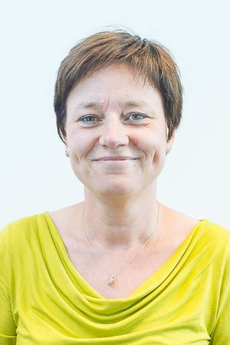 Dr. Liesbeth Lemmens .